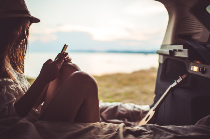 seo last minute holiday planning girl in van