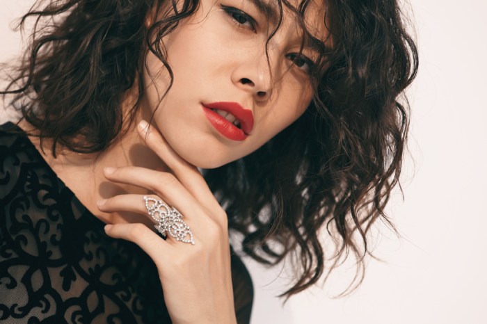 seo hairstyles woman black top