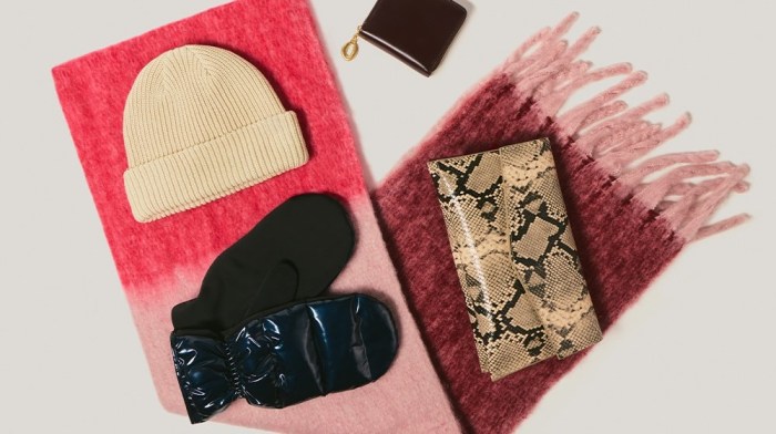 mittens_outlet_2_CM