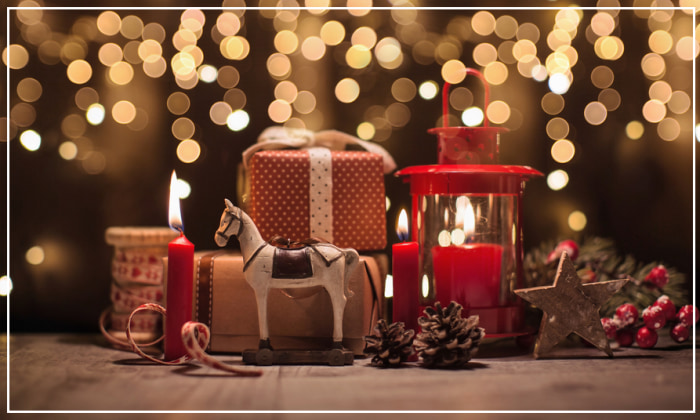 TRADITIONAL CHRISTMAS DECORATIONS