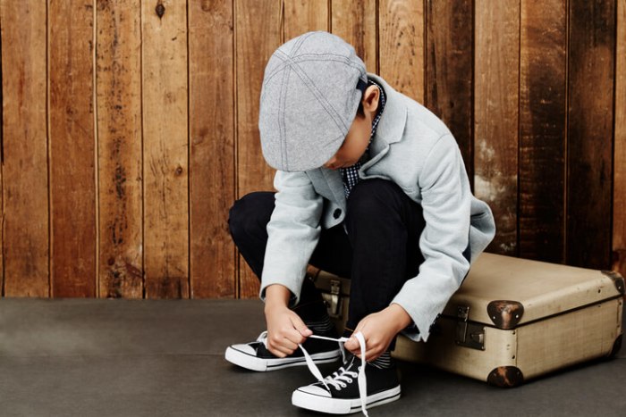Boy puttin on shoes
