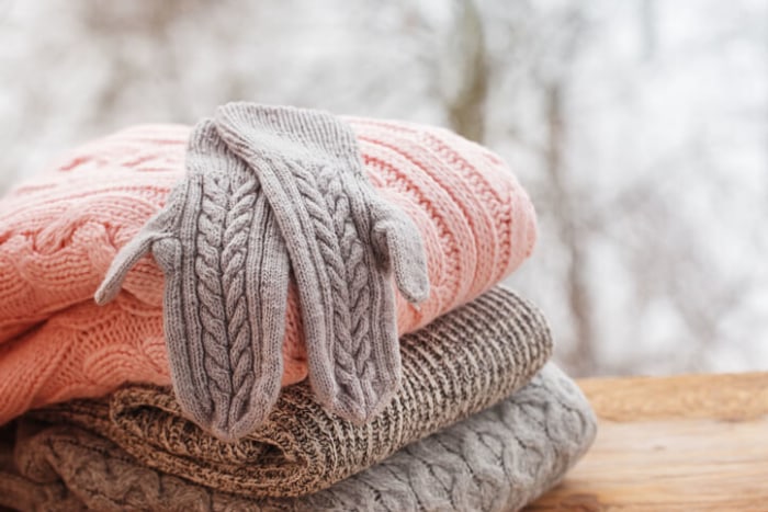 Ein Stapel Kaschmir Pullover