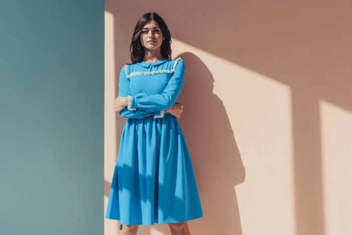 Blaues Paper Dolls Kleid