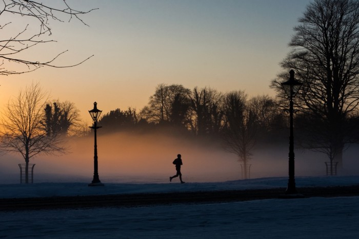 coureur dans la brume