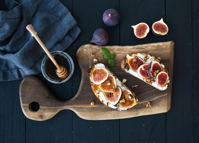 Sandwiches with ricotta, fresh figs, walnuts and honey on rustic