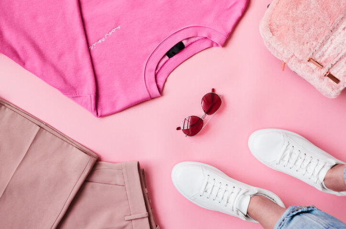 Białe buty Reebok Classic plus pastele - idealny look