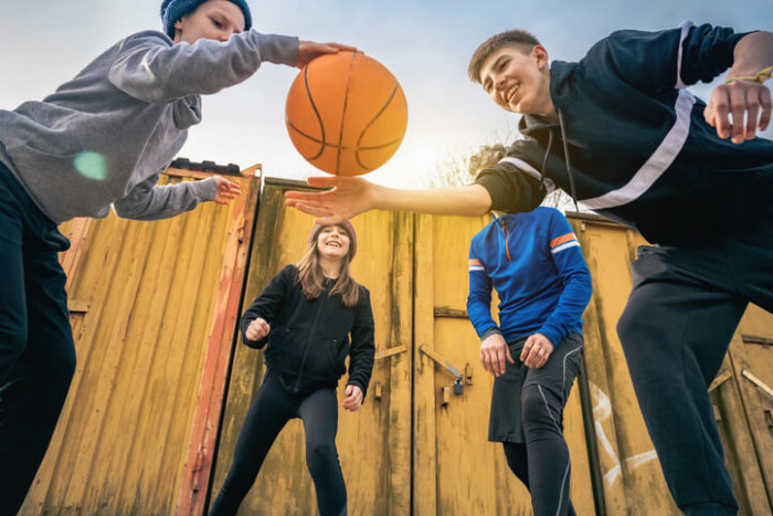 Sportowe dresy dla dzieci starszych i nastolatków