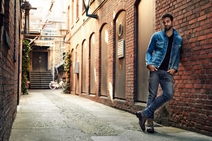 Denim total look dla mężczyzny na drugą randkę